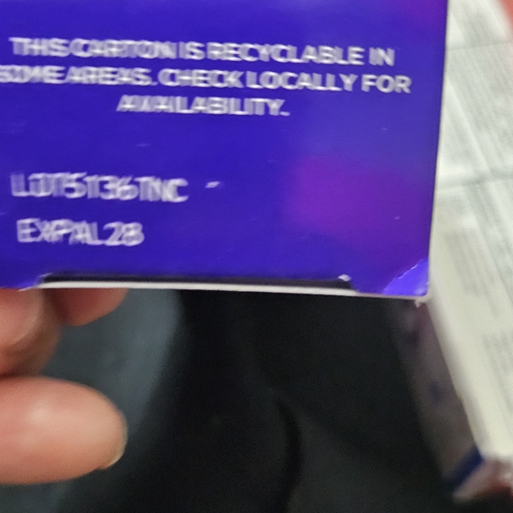 Colgate Optic White and Crest 3D White Toothpaste Set with Scope Floss Picks - Picture 4 of 7